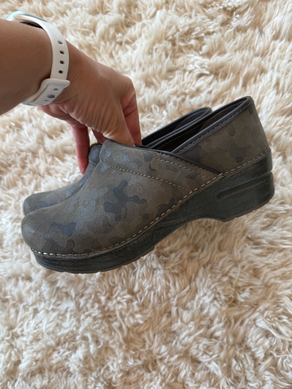 Camo Dansko clogs size 37 - Picture 3 of 5